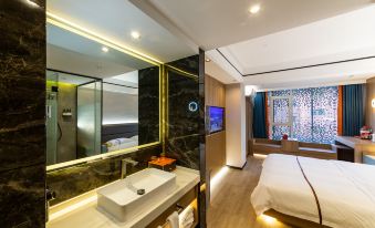 Orange Hotel (Caishen Temple Pedestrian Street)