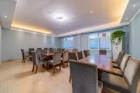 Manbo Hotel (Yichang Wuyue Plaza actually Home Store)