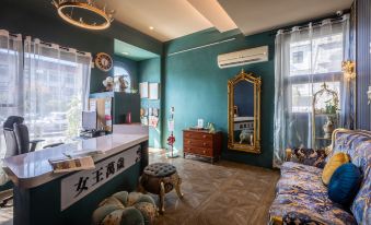 Queen Love Hostel