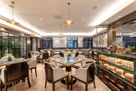 WOW COURTYARD HOTEL Отели рядом с достопримечательностью «Chang'an Square»