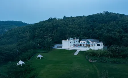 Nanshan Sanshi · Sicily Camping Homestay Отели рядом с достопримечательностью «Pingqiao Stone Dam»