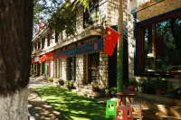 Lhasa Luolin Tibetan Family Hotel