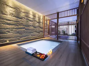 Qingcheng Mountain Yueshang Qingxiang Hot Spring Hotel