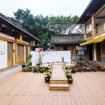 Five-colored Lotus Vegan Inn (Leshan Giant Buddha Tourist Center Ticket Office)
