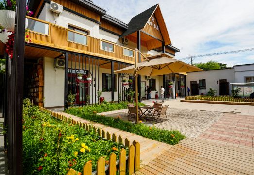 那拉提简舍·轻享民宿外景图