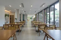 Floral Hotel·  Hot Spring Lake Resort Hotel