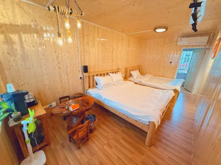 Naozhou Island Tidal Homestay Отели рядом с достопримечательностью «Longhaitian Island»