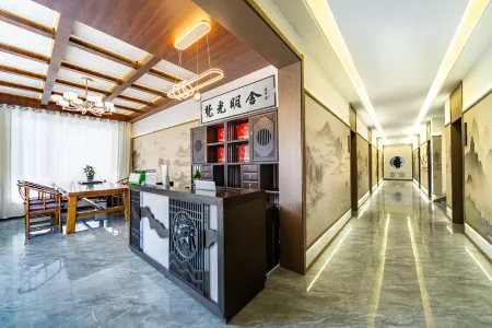 Huiguangmingshe (Guanghua Temple) Отели рядом с достопримечательностью «Dabai Tower»