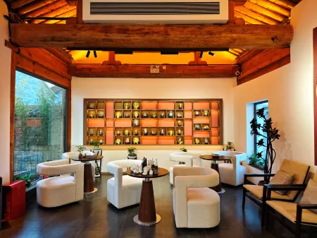 Shi San Yue Hot Spring Inn Отели рядом с достопримечательностью «Xiurong College»