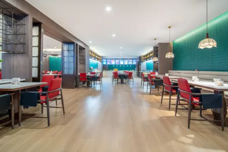 Bazhou Korla Shenshe Hotel (Korla Railway Station & Bazhou Museum Branch)