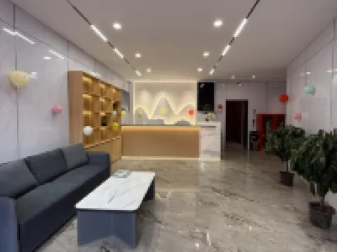 Huayi Business Hotel Hotel di Baqen