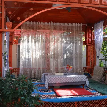 Yining Qinheju Courtyard Homestay