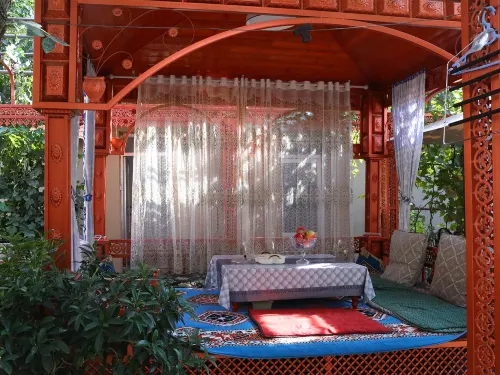 Yining Qinheju Courtyard Homestay
