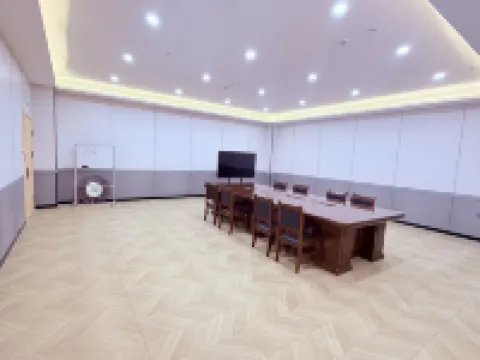 Xintianhe Grand Hotel (Yanqi Stadium) Hotels in Yanqi