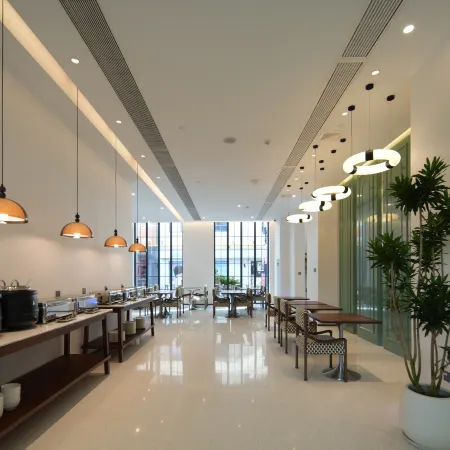 Four Seasons Ivy (Zheda Ningbo Institute of Technology South High Education Park Subway Station)