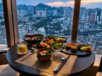 Narrhalf Sanctum · Shijiantang High‑Rise Design Hotel (Jiaxiu Tower, Minsheng Road, Guiyang) - ที่มีบาร์