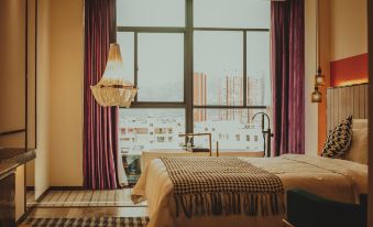 Xuanwei Hi Dream Light Luxury Hotel (North Passenger Transport Station Meihuan Park Branch)