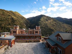 Four girls mountain Jiarong Hotel