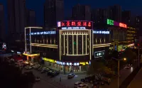 강 전망 롄멍 호텔（화이난 상마오 문화광장 기차역） 용호공원 주변 호텔