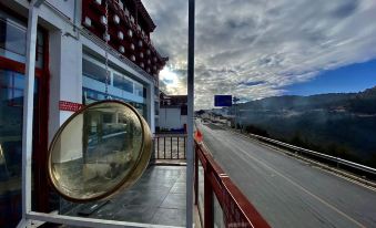 Deqin Snowy Land Shenchuan-Meili Eye View Hotel