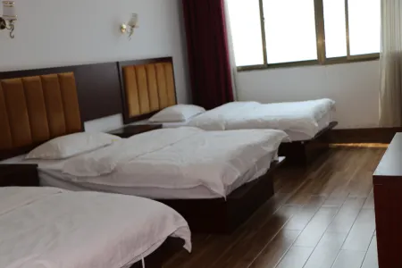 Honghe County Jingyue Hotel