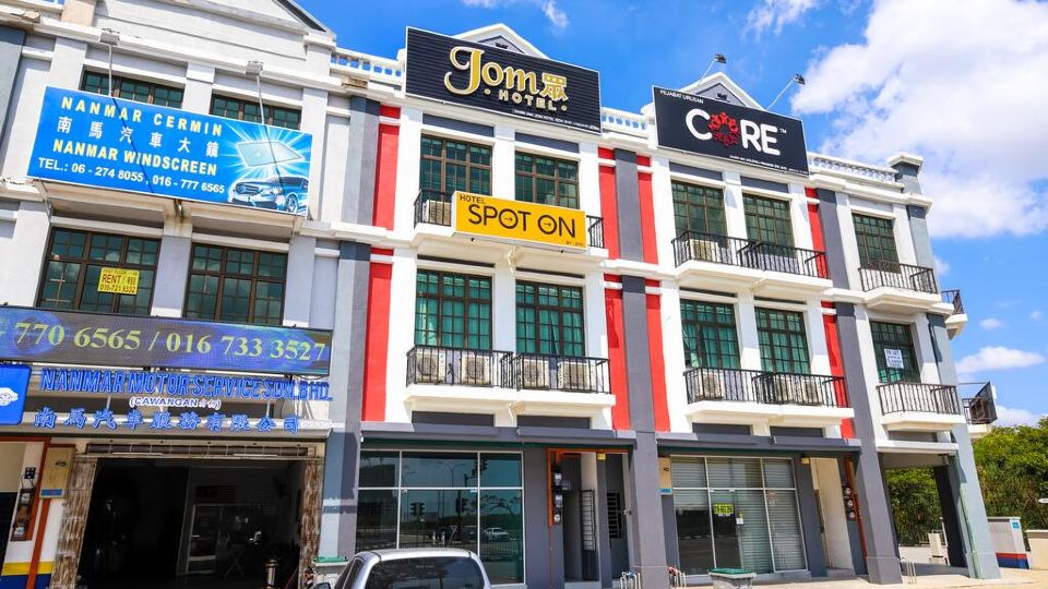 SPOT ON 89659 Jom Hotel