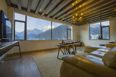 Hotel Blanche Yading Hotels near Chonggu Sward
