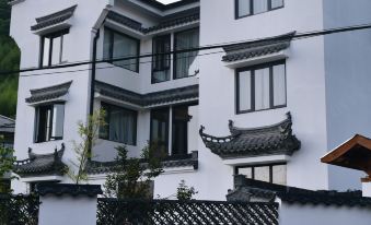Qianlu Guesthouse