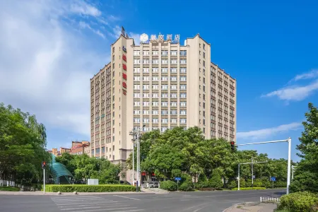 Shunwen Hotel Yining New Maoye International Shopping Center Отели рядом с достопримечательностью «Ili Normal University»