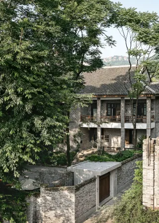 Chongqing Jixiashan SUNYATA Resort Hotel Отели рядом с достопримечательностью «Yuhuali Night View Park»