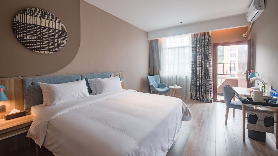 Net Red Bridge Hotel (Chongzuo Yanshan Road Branch)
