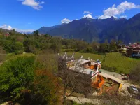 Mountain and cloud boutique inn（Jiaju Village） Hotels near Moerduo Temple
