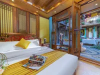 Nayako Courtyard Hidden Garden (Lijiang Ancient City Waterwheel Shop) Hotels near Square Street
