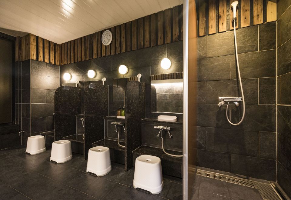 2. 호텔 윙 인터내..