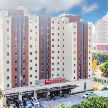 Ibis Hotel (Shanghai New International Expo Center FangDian Road Subway Station)