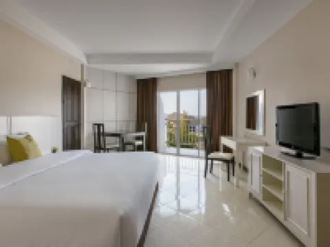 Seapine Beach Golf and Resort Hua Hin Hotels near Suan Son Pradipat Beach