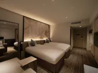 Oriental Hotel Universal City Hotels near Universal City Train Station