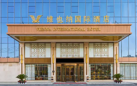 Vienna International Hotel (Genghong Avenue Branch, Gedian Development Zone) Отели в г. Эчжоу