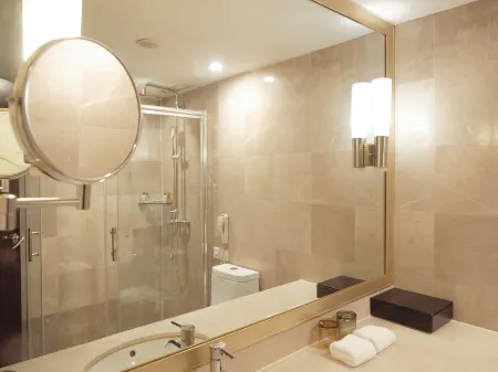 Poly Hotel Отели рядом с достопримечательностью «Library of Faculty of Information Sciences»