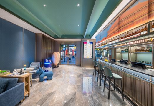 만신 호텔 베이징 치안먼 외관 및 주변 거리 모습