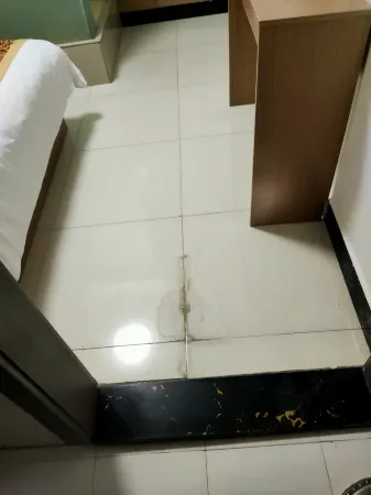 Yilong Jiajia Business Hotel