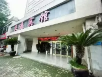 Laohekou Traffic Hotel - parking
