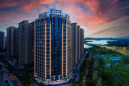 LAVANDE Hotel (Wuhan Jinyin Lake Subway Station Eurasia Exhibition Center Hotel) Отели рядом с достопримечательностью «Wuhan University of Light Industry (Huanhu Middle Road)»