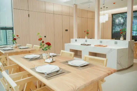 Jiuxing Hot Springs Tangyuan Отели рядом с достопримечательностью «Zhashui Karst Cave»