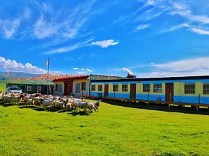 Qinghai Lake Cuoganma Farm House