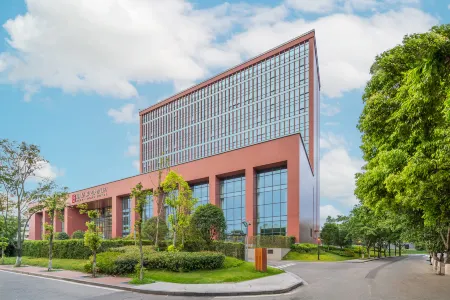 Rezen Dong Hotel (Chengdu University Qinglong Lake Wetland Park) Отели рядом с достопримечательностью «Sichuan Normal University (East Campus)»