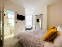 46 Ashfield Rd, Altrincham Hotels in Altrincham