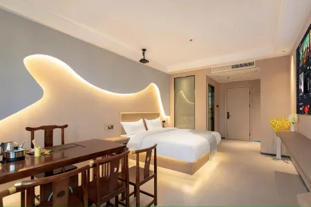 Boyu Time Cinema Hotel (Chaoshan High-speed Railway Station) Отели рядом со станцией Chaoshan Railway Station