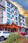 Furong Town mountain and views  inn