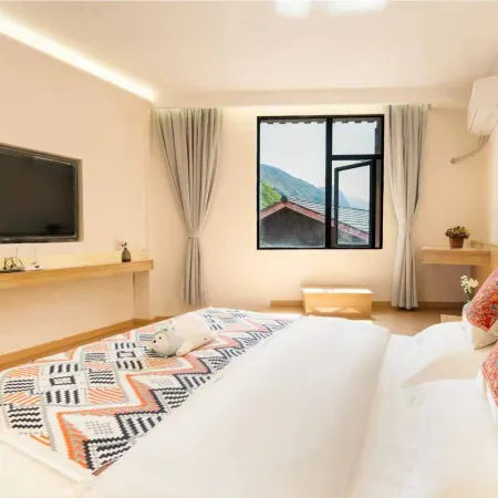 Jiuzhai Yishe Hotel(Jiuzhaigou Valley Scenic and Historic Interest Area Branch)